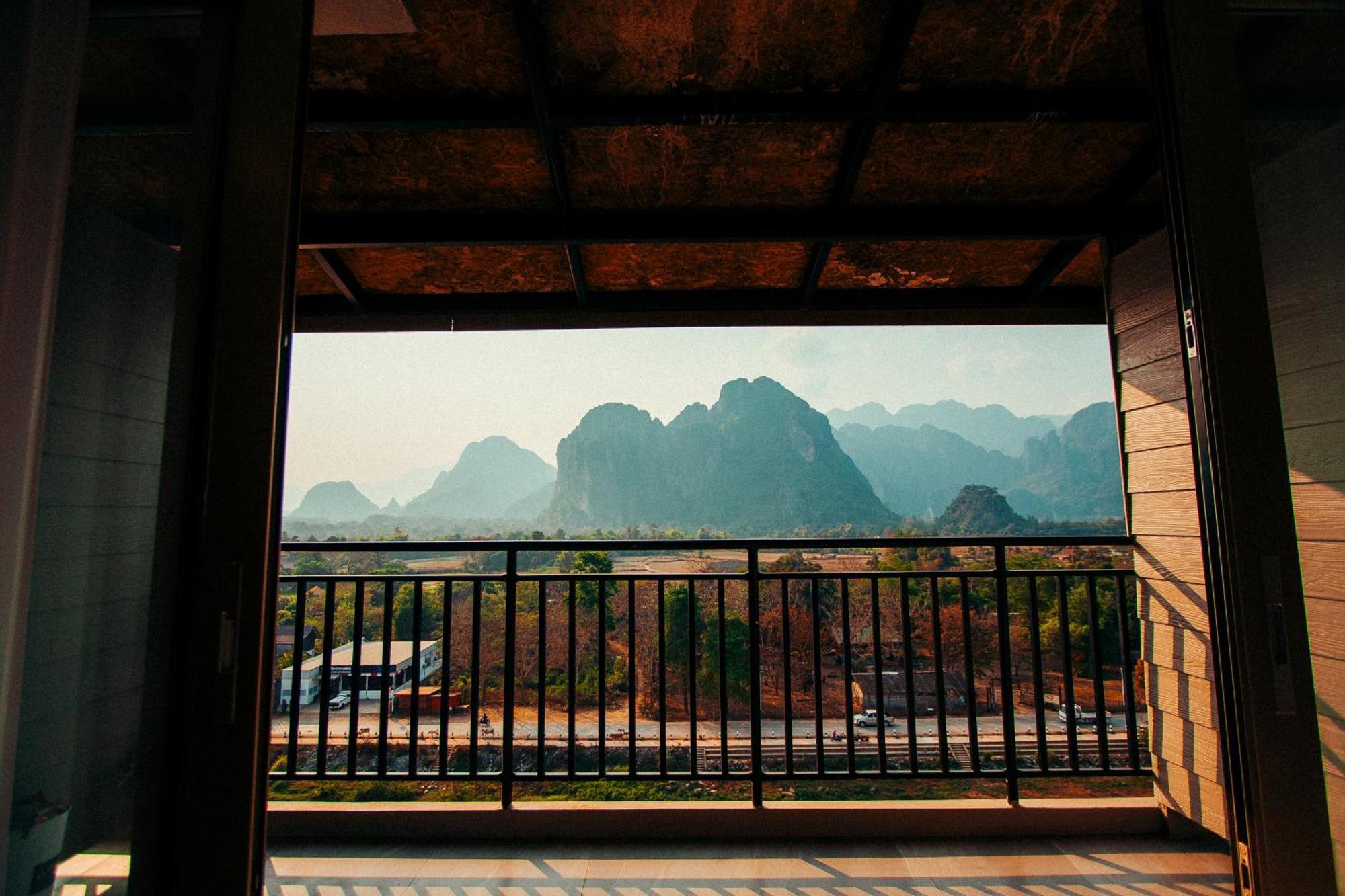 The Elephant Crossing Hotel Vang Vieng Exteriör bild
