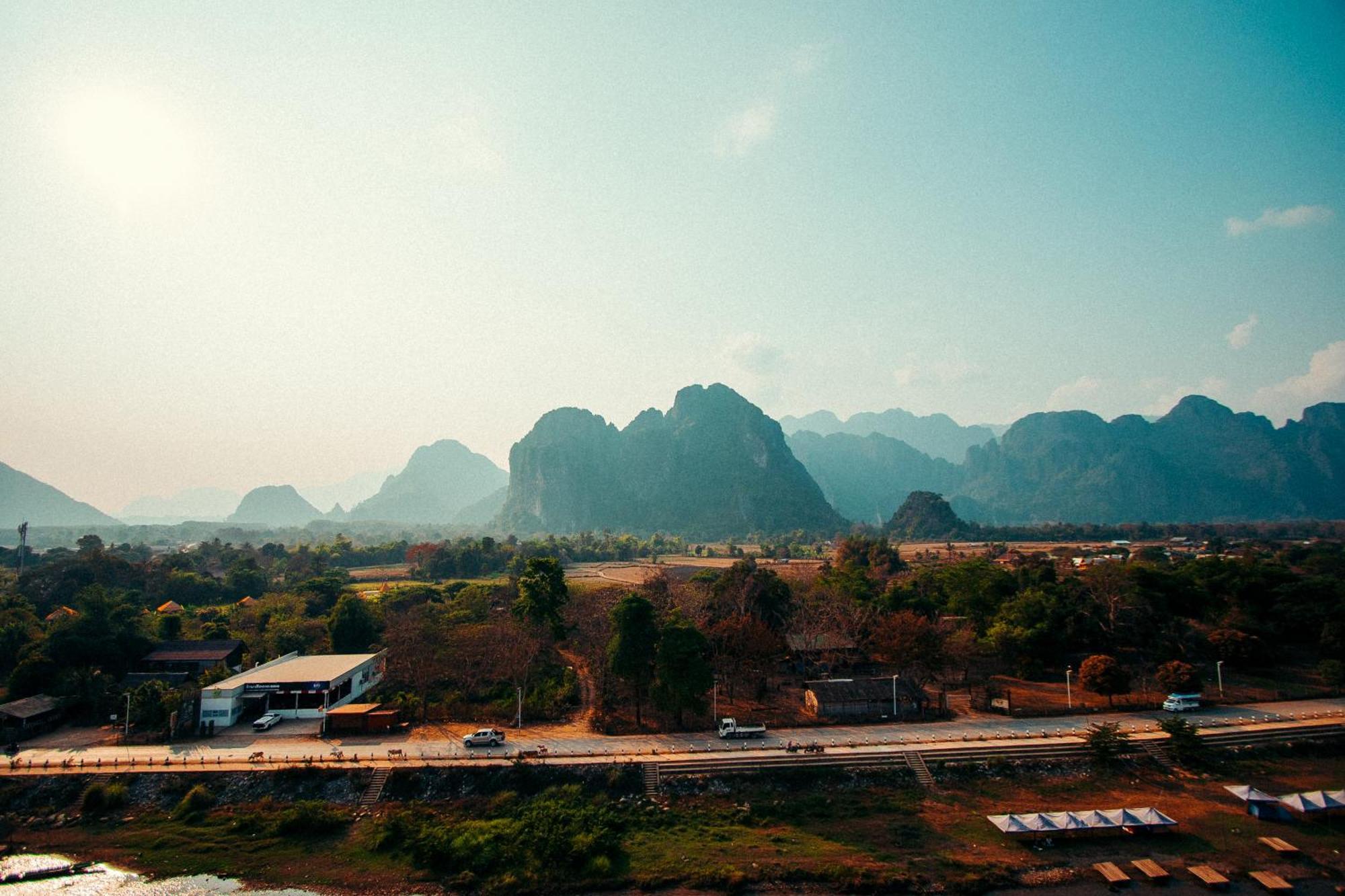 The Elephant Crossing Hotel Vang Vieng Exteriör bild