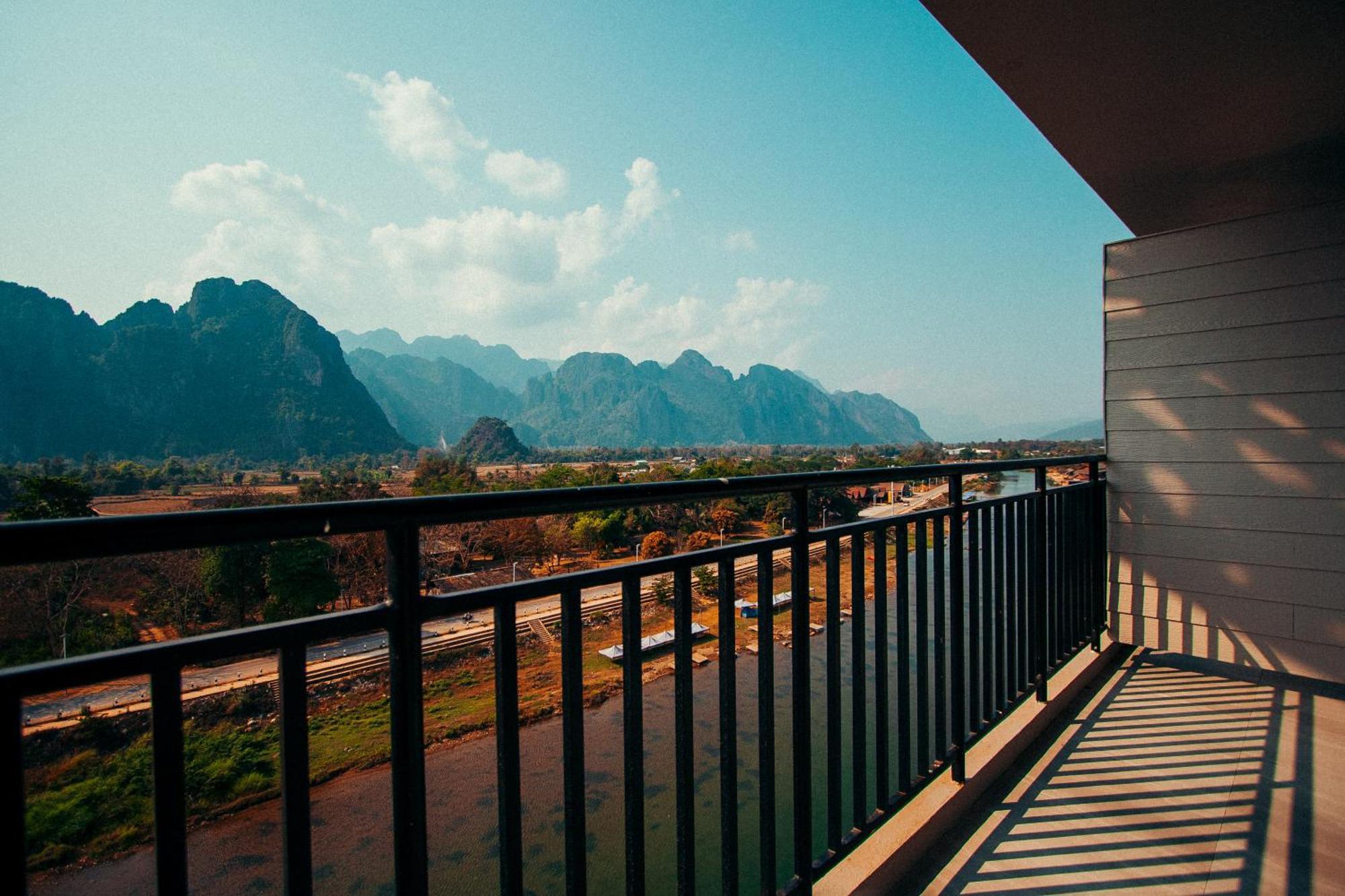 The Elephant Crossing Hotel Vang Vieng Exteriör bild