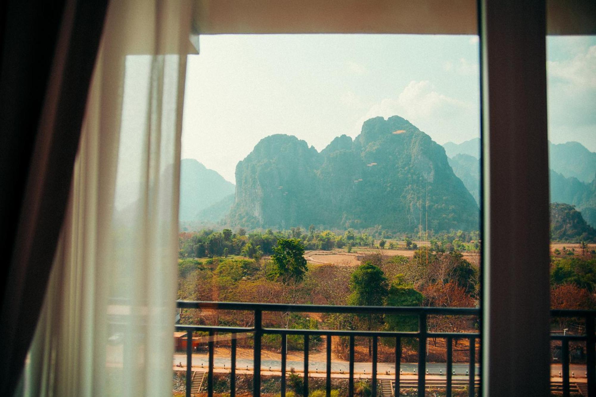 The Elephant Crossing Hotel Vang Vieng Exteriör bild