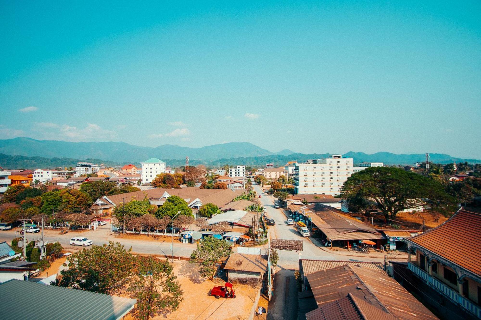 The Elephant Crossing Hotel Vang Vieng Exteriör bild